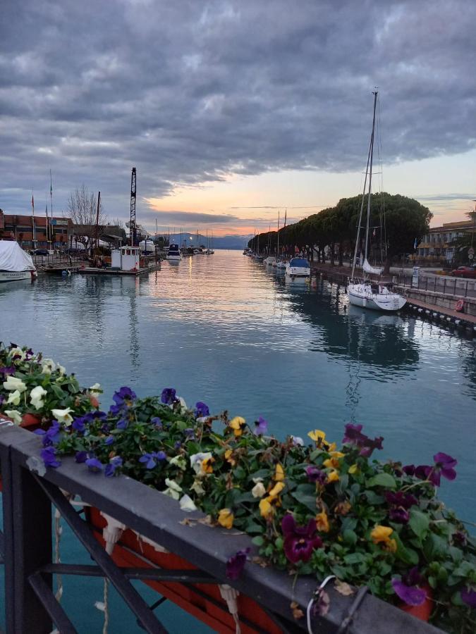 Il Nido Della Civetta Villa Sirmione Exteriör bild