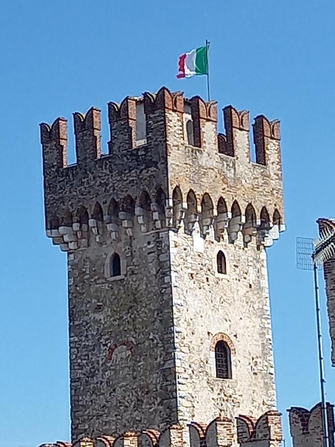 Il Nido Della Civetta Villa Sirmione Exteriör bild